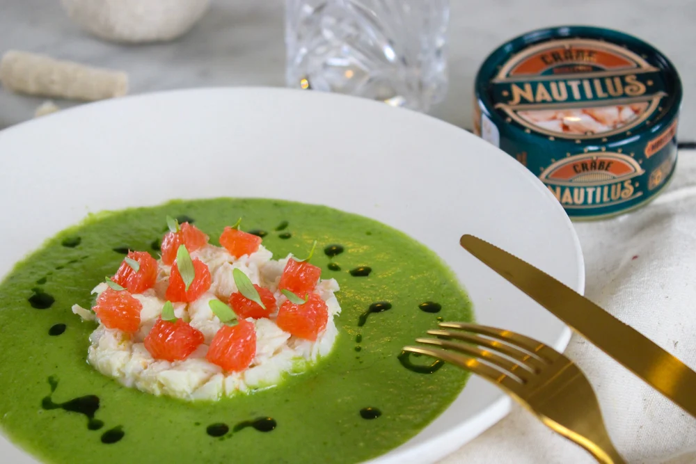 Velouté vert, effiloché de crabe et pamplemousse, boîte de crabe Nautilus
