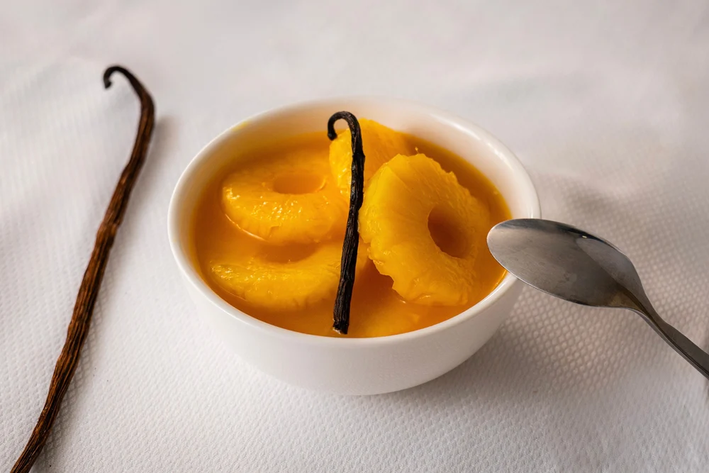 Ananas au sirop et gousse de vanille
